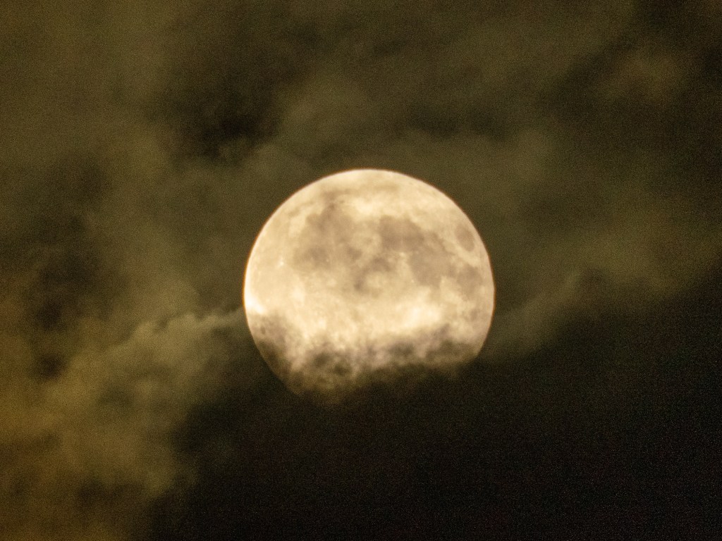 Helmshore: Harvest Moon&nbsp;gazing